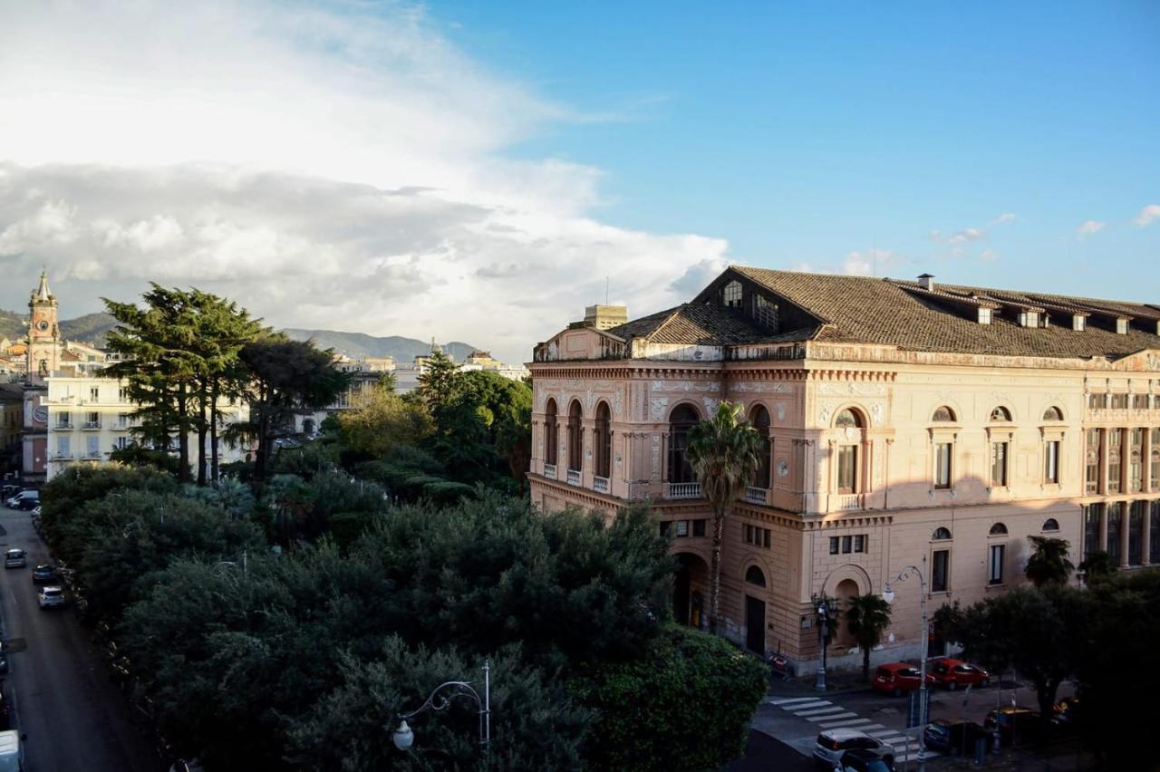Al Teatro Verdi Luxury Apartment Salerno Eksteriør billede